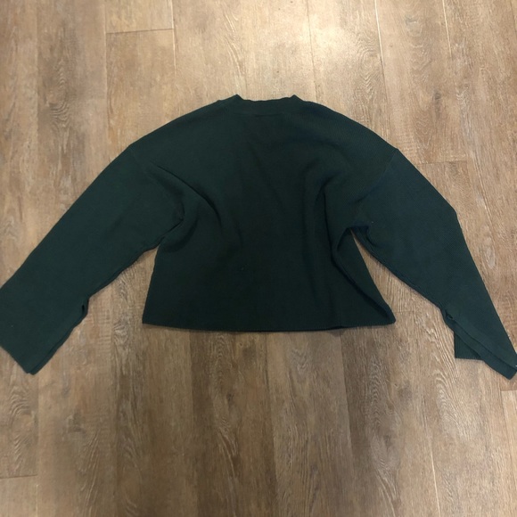 Green Dynamite Blouse 💚💚 - Picture 3 of 3